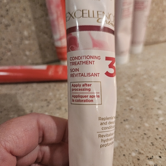 L'oreal Excellence Deep Conditioner - Picture 3 of 3